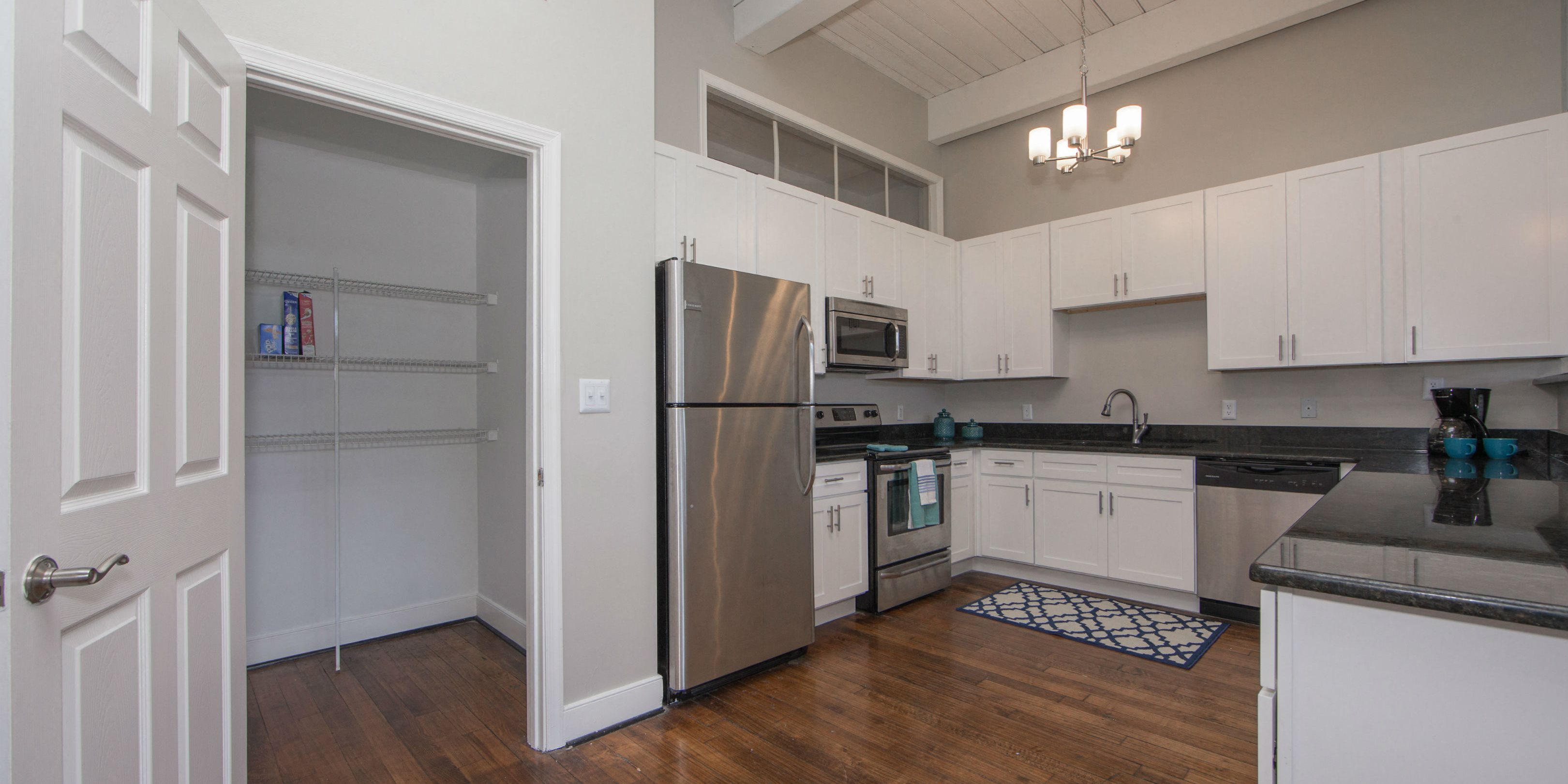 Kitchen with Walk in Pantry in Broadway Apartments in Richmond VA